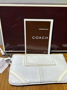 NWT Vintage Y2K Coach White Leather Wristlet